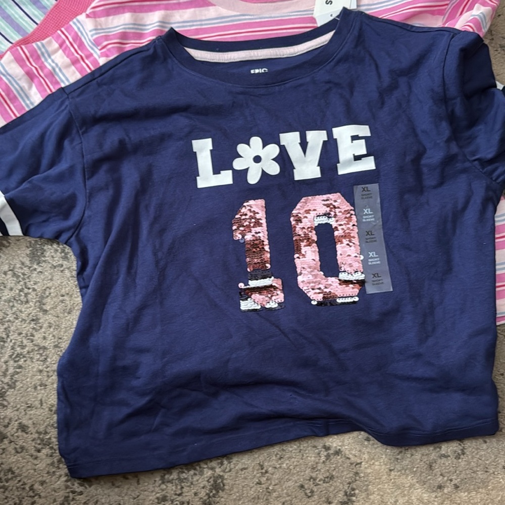 Girls' Striped Tops and Denim Shorts Set - Picture 3 of 6
